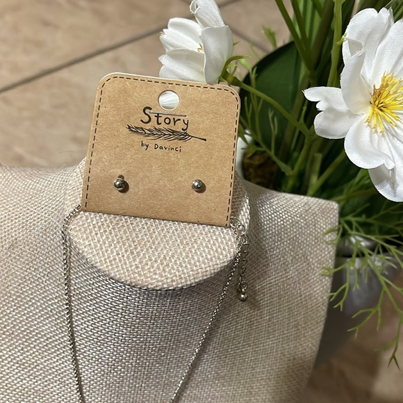 Shell Necklace - Picture 3 of 3